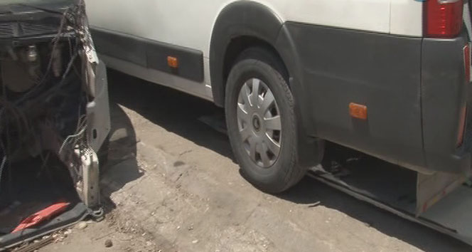 Bebeği Minibüsün Altına Bıraktılar