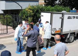 Annesini Döve Döve Öldürdü