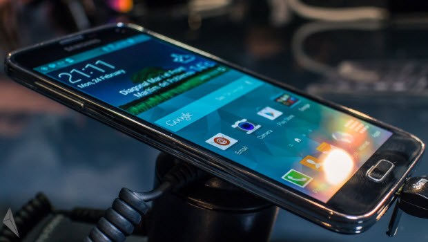 Samsung soyuldu binlerce Galaxy S5 gitti!
