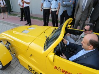 Bakan Işık'tan Borla Çalışan Arabaya Tam Not