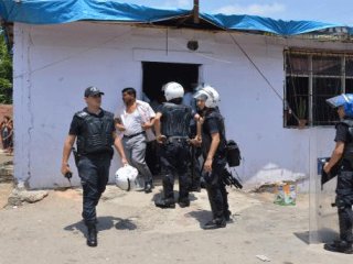 Polise Taşlı Saldırı