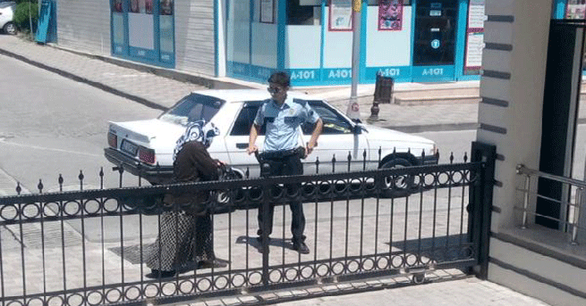 'Hocayız' Dediler 4 Bileziğini Alıp Kaçtılar