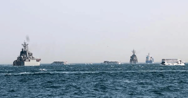 İki Rus Gemisi Boğaz'dan Geçti