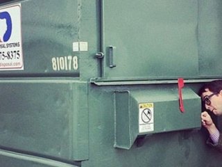 Profesör Çöp Kutusunda Yaşayacak