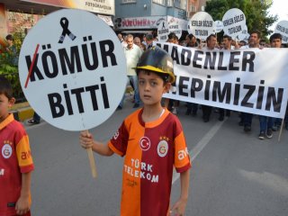 Soma'da 'Madenler Açılsın' Yürüyüşü