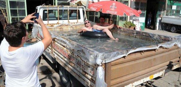 Kamyonetin Kasasını Havuz Yaptı