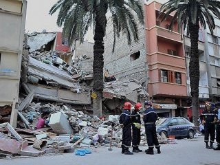 3 Bina Çöktü 23 Kişi Can Verdi