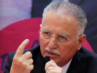 İhsanoğlu'ndan "İstiklal Marşı" Gafı