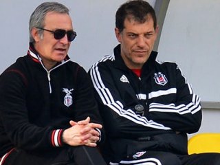 Beşiktaş'ta İstifa Depremi!