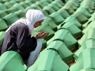 Hollanda Srebrenitsa Katliamı'nda Suçlu Bulundu