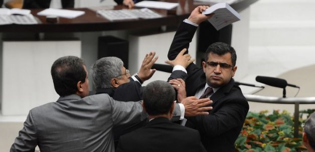 HDP'li Vekil Canikli'ye Saldırdı!