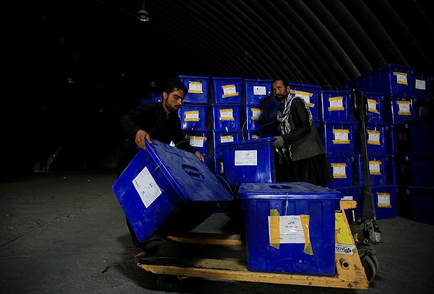 Afganistan'da Oylar Yeniden Sayılıyor