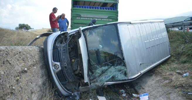 Trafik Polisine Çarptı