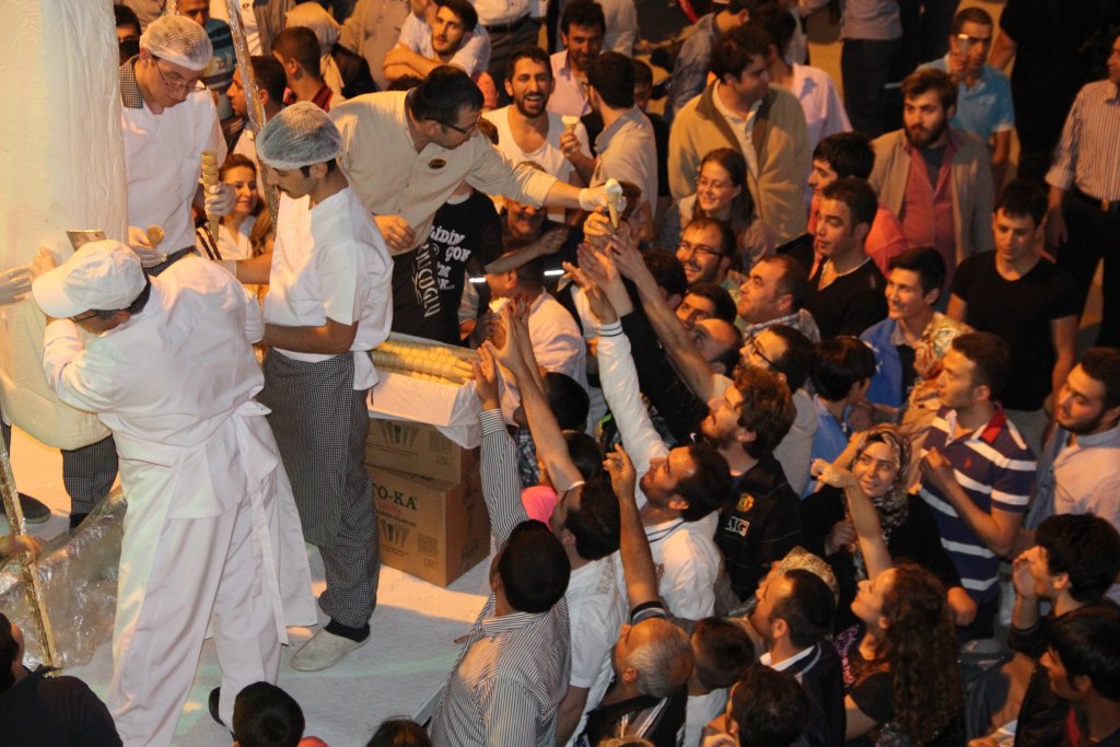 İftar Sonrası Dondurma İzdihamı