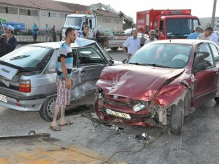 Uşak’ta Trafik Kazası; 3 Yaralı
