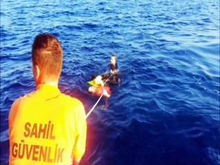 Mülteci Kurtarma Anı Kamerada