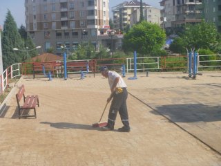 Sel Basan Çocuk Oyun Parkında Temizlik Çalışması