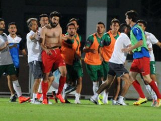 Maç Bitti Oyuncular Birbirine Girdi
