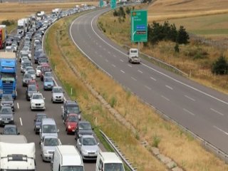 TEM'de 15 Kilometrelik Bayram Kuyruğu