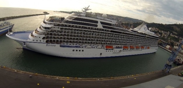 Dev Gemi Limana Sığmadı