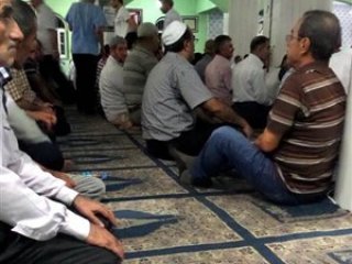 Bu Halıyı Gören Camide Namaz Kılmıyor