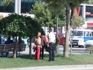 Havuza Giren Çocuklara Polis Engeli