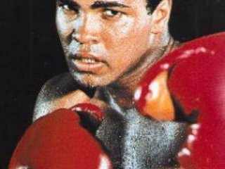 Boksör Muhammed Ali'nin Eldivenleri Satıldı