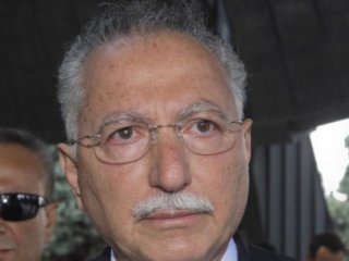 İhsanoğlu'dan ‘Kediler Trafoya Koşabilir’ Mesajı