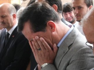 Emrullah İşler Gözyaşlarını Hakim Olamadı