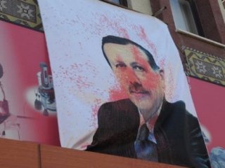 Erdoğan'ın Afişlerine Çirkin Saldırı