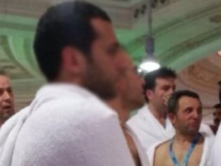 Ünlü Oyuncu Eşinden Boşandı Umre'ye Gitti