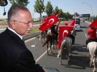 İhsanoğlu'ndan İlginç Çıkış