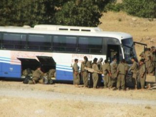 Kiralık Otobüslerle Savaşmaya Gidiyorlar