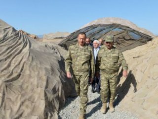 Aliyev Cephe Hattında Görüntülendi