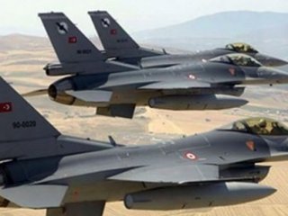 Yüksekova'da Uçak Hareketliliği