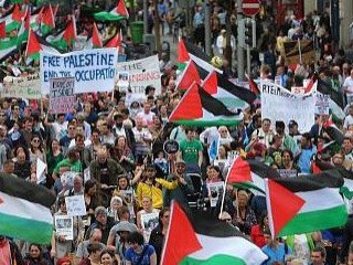 Londra'da 200 Bin Kişi İsrail'i Protesto Etti