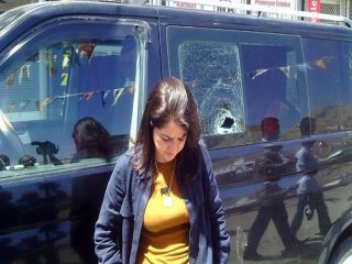 AK Partili Gülşen Orhan'a Saldırı