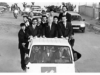 O Kamyonetten 1 Cumhurbaşkanı 2 Başbakan Çıktı