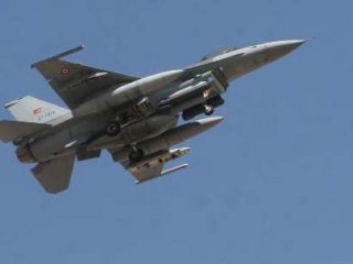 F-16'lar Suriye Sınırında!