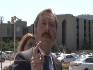 İdris Bal'dan Görevliye Fırça!