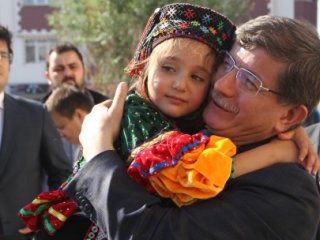 Davutoğlu'na Ardahan'da Büyük Sevgi