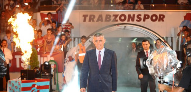 Görkemli açılışta sert sözler!