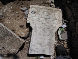 Ecdat Mezarlığını Denize Dökmüşler