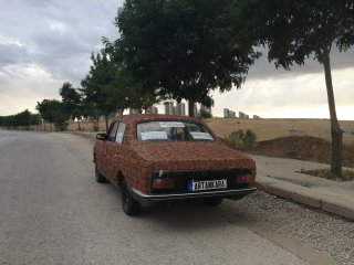 Bu Otomobil Tuğla İle Kaplı