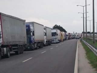 Kapıkule'de Kuyruk 9 Kilometreyi Buldu