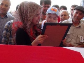 Rojin'in Koruma Polisleri Toprağa Verildi