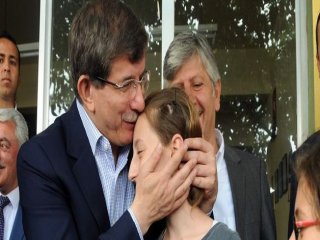 Davutoğlu: Mazlumlar Başbakan'ın Yanında