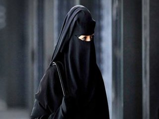 Peçe Takan Seyirci Salondan Atıldı