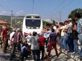 Hemzemin Geçit İçin YHT'yi Durdurdular