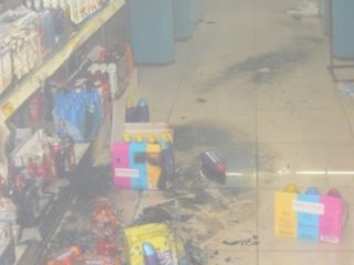 Cizre'de Alışveriş Merkezine Molotoflu Saldırı